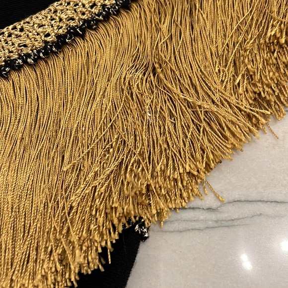 Vintage Austrian Black & Gold Shawl with Pattern and Fringe 100% virgin wool - Picture 6 of 16